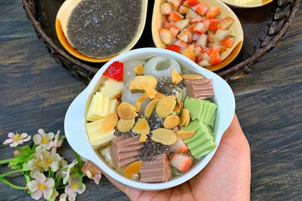 trình bày và thưởng thức món chè khúc bạch