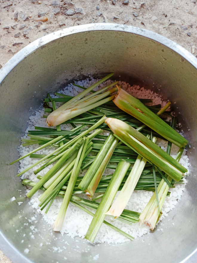 Nguyên liệu nấu gà hấp muối