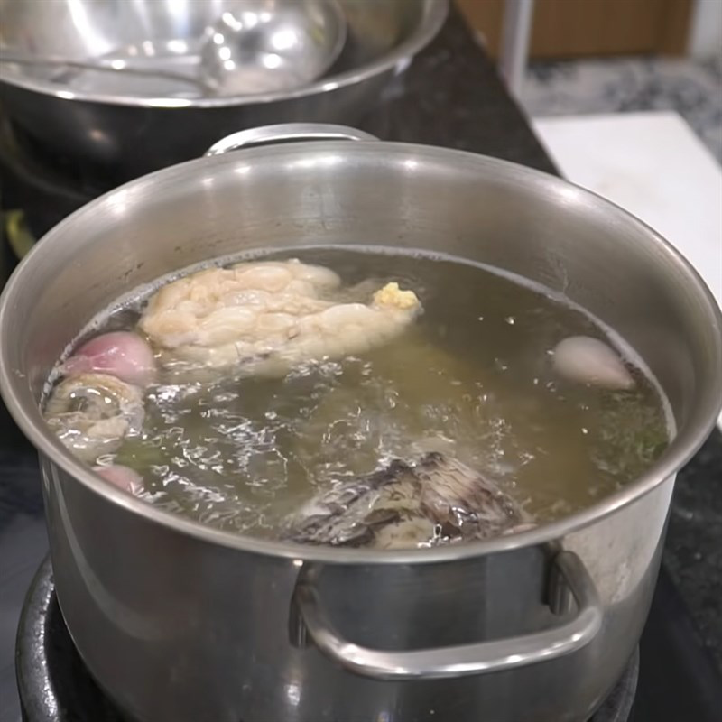 Nước dùng bánh canh cá lóc