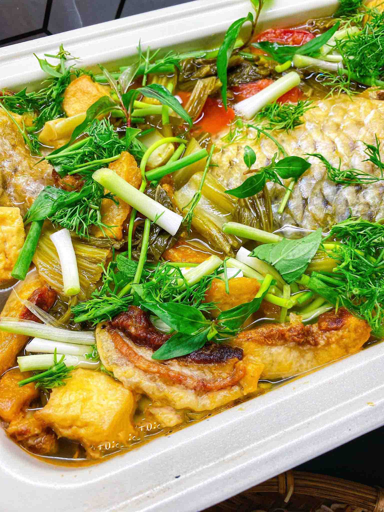 Đun lửa nhỏ để cá ngấm gia vị