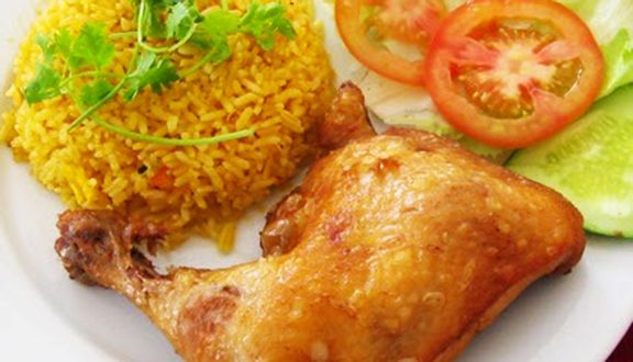Mẹo để món cơm gà xối mỡ hấp dẫn như ngoài hàng