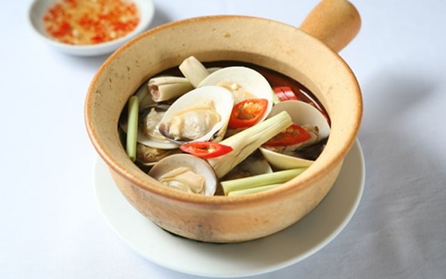 Trình bày món nghêu hấp xả đẹp mắt và hấp dẫn