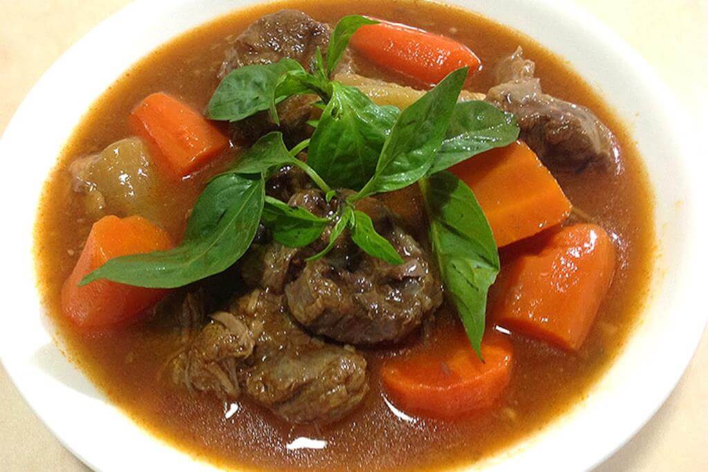 Gân gầu bò kho