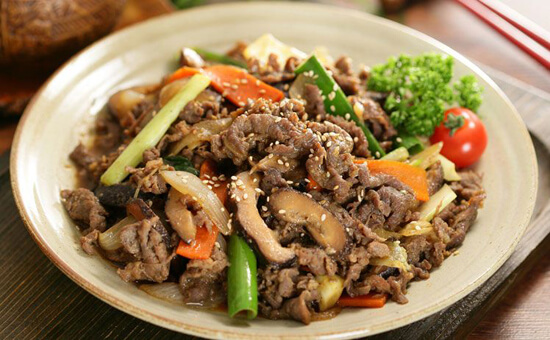 Gầu bò xào cần tỏi tây thơm ngon