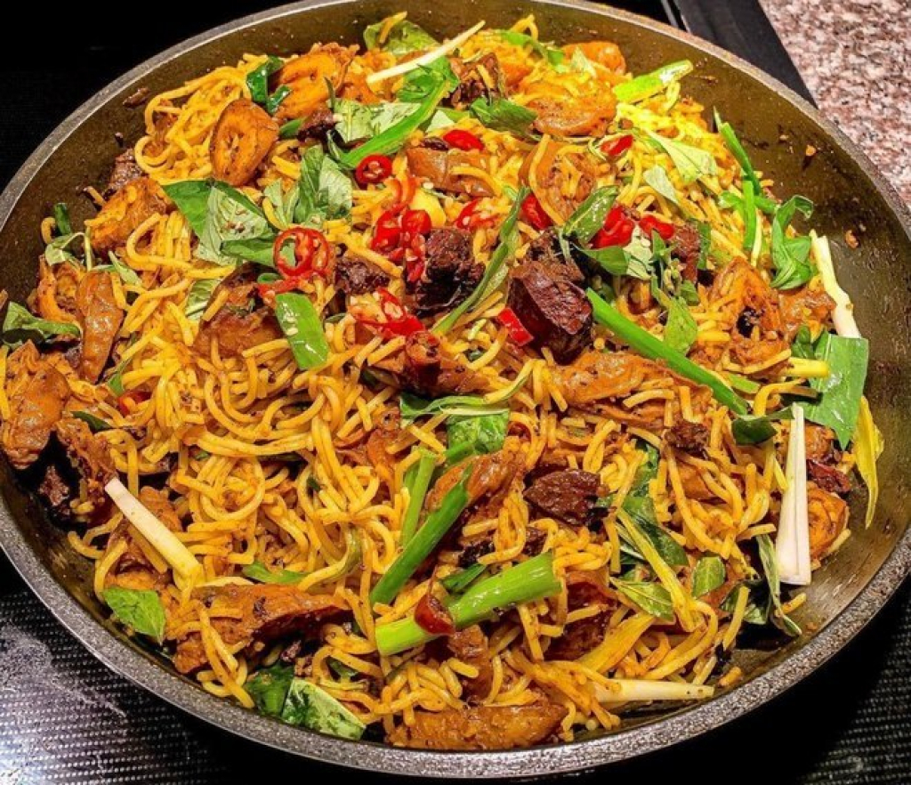 bún xào nghệ