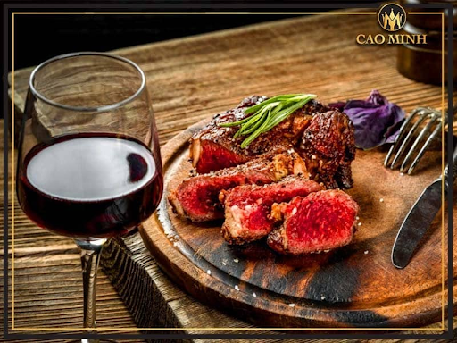 Rượu vang kết hợp với món ăn
